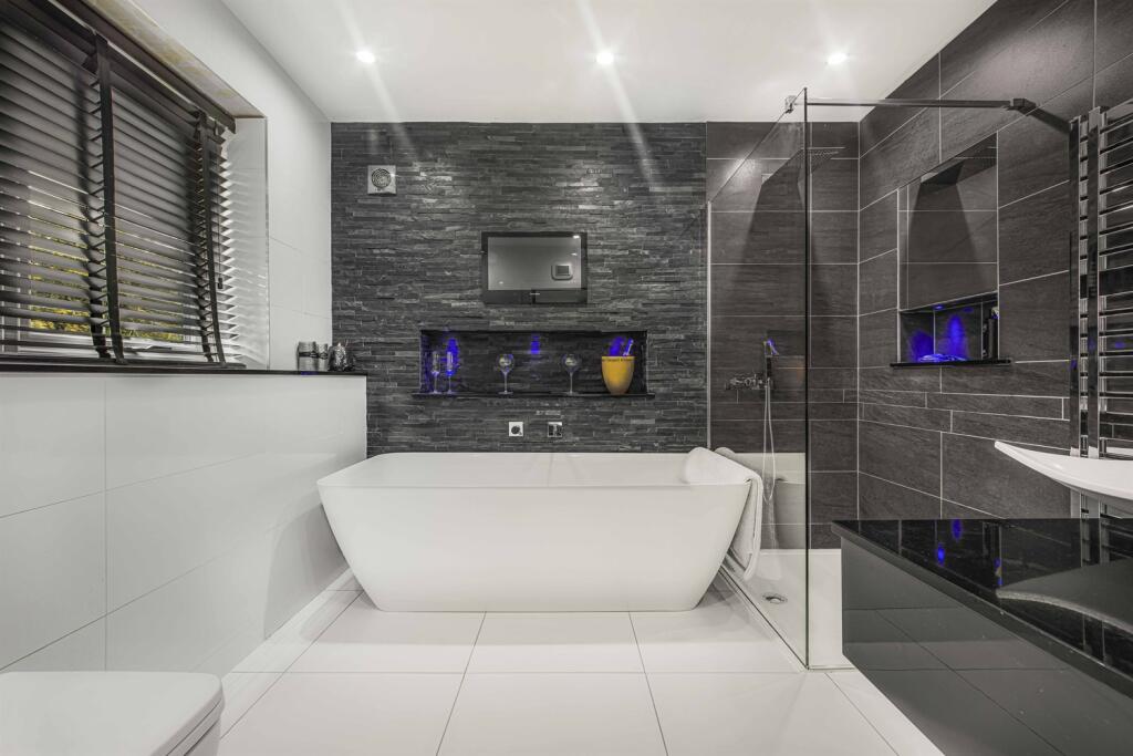 6 bedroom detached house for sale in Hale Road, Hale, WA15